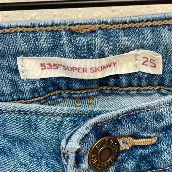 LEVI’S Women’s Distressed Embellished Jeans - Picture 5 of 8